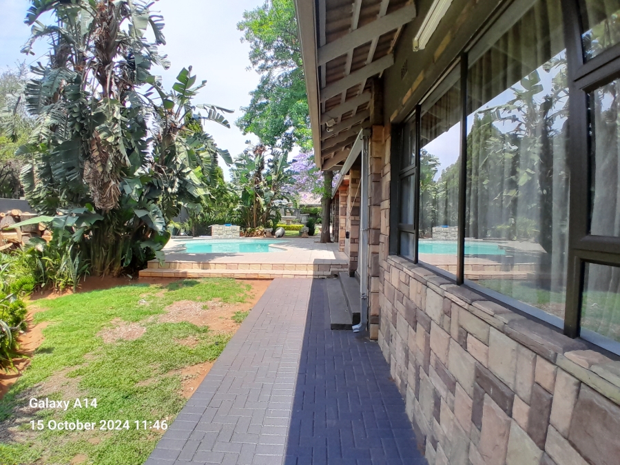 6 Bedroom Property for Sale in Protea Park North West